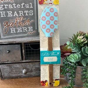 New Pioneer Woman Lace Medallion Silicone Spatula